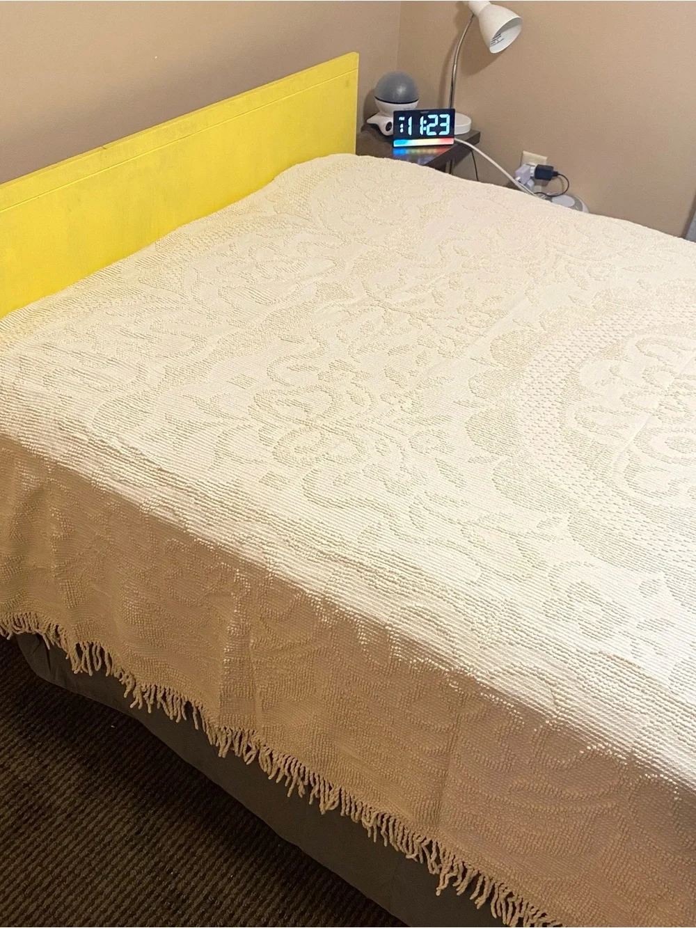 Vintage Midcentury White Floral Mandala Hobnail Bedspread with Fringe Twin Full